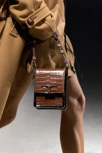 00003-tods-fall-2023-ready-to-wear-details-credit-gorunway.thumb.webp.3a70c346dcc6b626433c85b6e52fb764.webp