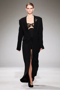 00004-nensi-dojaka-fall-2023-ready-to-wear-credit-gorunway.thumb.webp.8acb3cd5c8b9140d8f032d7530892363.webp