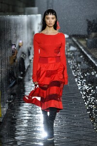 00005-Sacai-Spring-21-RTW.thumb.jpg.1dd413cc6710d701cf733922043e749f.jpg