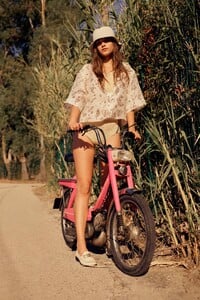 00005-Sandro-NEW-RTW-Spring-21.thumb.jpg.bf5507636d33ad188be6ec04924895f7.jpg