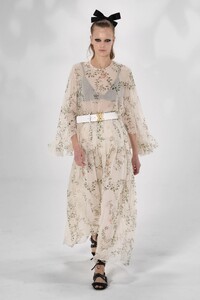 00008-Giambattista-Valli-SS21-RTW.thumb.jpg.88e64ac52c3366706ec080aab7b22916.jpg