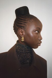 00009-Bottega-Veneta-Pre-Fall-21-details-credit-brand.thumb.jpg.24325cea01ae9ca291a4cee2c50365af.jpg