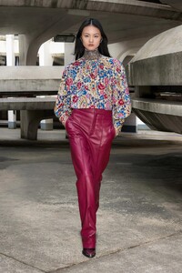 00010-Isabel-Marant-RTW-Fall-21.thumb.jpg.5aa030a3b1483f5ffbd5766a5601d283.jpg