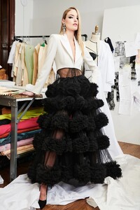 00012-Christian-Siriano-Pre-Fall-21.thumb.jpg.03299b8252965e4d459e52f99130fabf.jpg