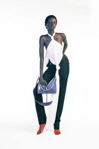00014-GIVENCHY-SS21-RTW.thumb.jpg.be2944b00b6db2532ef9470f24e89dd6.jpg