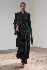 00014-OFF-WHITE-SPRING-21.thumb.jpg.646d325415d23a3edbda8be0b426cc9c.jpg