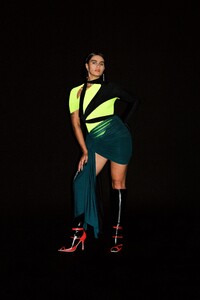 00015-Mugler-Fall-21-Paris-credit-brand.thumb.jpg.f70289f52538f7abd3a5c6fe7de39471.jpg