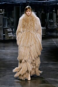 00018-Fendi-Fall-21.thumb.jpg.db5a98a99e5e0bda1efe3d76411091eb.jpg