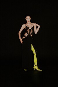 00018-Mugler-Fall-21-Paris-credit-brand.thumb.jpg.c46b8ef25c41d8fdbebc2d90b9b6f887.jpg