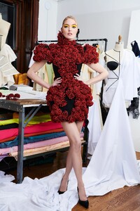 00019-Christian-Siriano-Pre-Fall-21.thumb.jpg.8586f1e3970fcbb542ed796d897a1b63.jpg