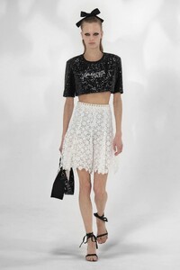 00019-Giambattista-Valli-SS21-RTW.thumb.jpg.ac350ee2cd1438599498eec5a8b6269b.jpg
