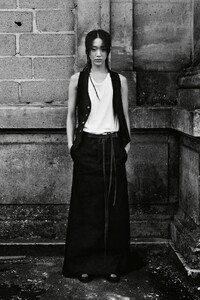 00021-Ann-Demeulemeester-Fall-21-RTW-Credit-WILLY-VANDERPER.thumb.jpg.231da59aa8f96f8d172bdc3c67ff3e33.jpg