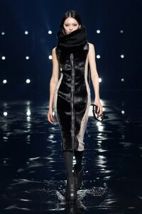 00021-Givenchy-RTW-Fall-21.thumb.jpg.b9fe52ee55c484947f6c8220e6103680.jpg