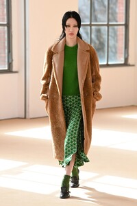 00021-Max-Mara-Fall-21-RTW.thumb.jpg.a4fe56bc5782c02f1ec65b996e1cd487.jpg