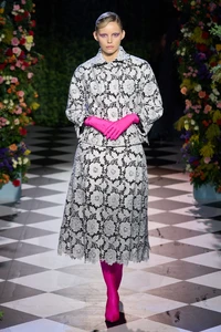 00022-richard-quinn-fall-2023-ready-to-wear-credit-gorunway.thumb.webp.3c08fb470e4b79569db30e9695d92390.webp