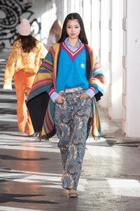 00023-Etro-Fall-21.thumb.jpg.2ccfa30d50e046f732630a1aad2e3eba.jpg
