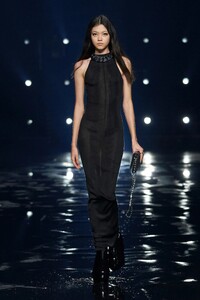 00023-Givenchy-RTW-Fall-21.thumb.jpg.f57124c01b98f65c3fe7a3a687d8b544.jpg