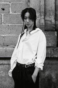 00027-ANN-Demeulemeester-Fall-21-RTW-Credit-WILLY-VANDERPER.thumb.jpg.4d80b7afb46f759098a5162a15642c46.jpg