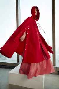 00028-Carolina-Herrera-Fall-21.thumb.jpg.400cc31620534e5a6eaf6ec3490703eb.jpg