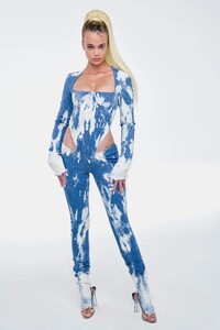00030-Laquan-Smith-RTW-Spring-2021-credit-Hype-Williams.thumb.jpg.fcbcbf1cce1cfcc9d8b95c92f7836536.jpg