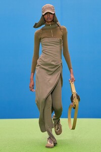 00033-Jacquemus-Fall-21-credit-imaxtree-courtesy-of-Jacquemus.thumb.jpg.9882d15a3fb49b0b9089492908f0b875.jpg