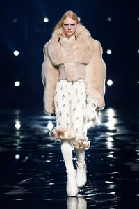 00035-Givenchy-RTW-Fall-21.thumb.jpg.cc38c2c4cf7299b901e98c6e0ca9684e.jpg