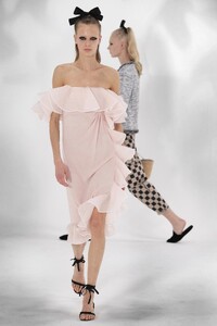 00040-Giambattista-Valli-SS21-RTW.thumb.jpg.1e93abf17719a96bc5b730195a422221.jpg
