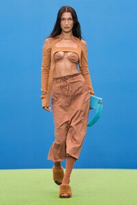 00044-Jacquemus-Fall-21-credit-imaxtree-courtesy-of-Jacquemus.thumb.jpg.699feda0585253d64eda19d660401c78.jpg