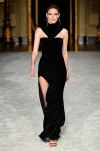 00046-Christian-Siriano-Fall-21.thumb.jpg.7d016039f42b10c3f7d2cc9f15fbfe02.jpg