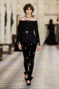 00050-CHANEL-PRE-FALL-21.thumb.jpg.655ea69ea8e7752cd8a67262d64a7724.jpg