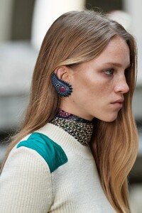 00057-Isabel-Marant-Details-RTW-Fall-21.thumb.jpg.954dfb33eed0d1864660f171afbe7af9.jpg