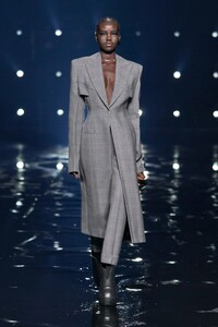 00059-Givenchy-RTW-Fall-21.thumb.jpg.966ff83e7943f86474e4a8dbfc87a99d.jpg