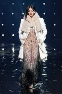 00061-Givenchy-RTW-Fall-21.thumb.jpg.7d33ce90a4aaba9597ccfa699626367a.jpg