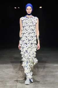 00069-jil-sander-fall-2023-ready-to-wear-credit-gorunway.thumb.webp.6f70524cadfd30042afab4932ac6de3d.webp