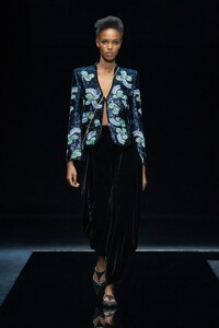 00071-Giorgio-Armani-RTW-Fall-21.thumb.jpg.9ef5942e0a4e1b61ca22799d20041b17.jpg