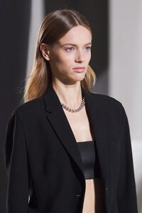 00082-HERMES-RTW-Spring-2021-detail-credit-Go-Runway.thumb.jpg.a9a06b3f2be9511e92f682b35d8c786d.jpg
