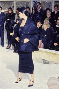 002-john-galliano-fall-1995-ready-to-wear-detail-03-CN10021407.jpg