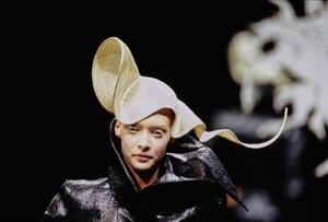 007-philip-treacy-fall-1997-ready-to-wear-CN00193279-chrystele-saint-louis-augustin.jpg