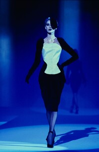 024-mugler-fall-1997-couture-CN00119299.jpg