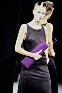 031-philip-treacy-fall-1997-ready-to-wear-CN00193301-emma-balfour.jpg