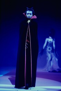 044-mugler-fall-1997-couture-CN00119368-debra-shaw.jpg