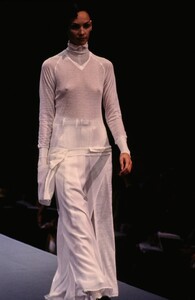 057-yohji-yamamoto-fall-1995-ready-to-wear-CN00193116-debbie-deitering.jpg