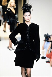 066-givenchy-fall-1995-couture-CN10024380.jpg