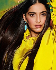 Sonam Kapoor (1).jpg