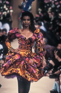 1181325307_YvesSaintLaurent1990HauteCouture253.thumb.jpg.bdfcdb062ca574c9bebbe40a50a9caf7.jpg