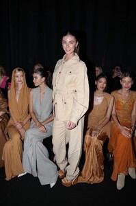 1237133538_AlbertaFerretti-FrontRow-MilanFashionWeekWomenswearFallWinter2023-2024(4).thumb.jpg.3e77fe0b639e5ae0dc2b450f89cdce20.jpg