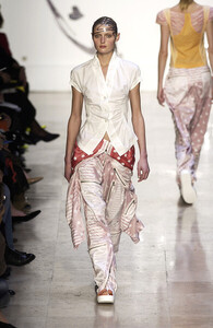 Issey+Miyake+Spring+2004+rkqcMZrbeY8l.jpg