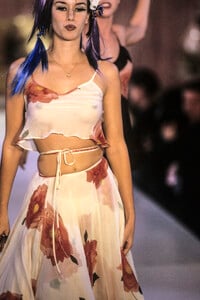 1389641062_BetseyJohnson1994WomenRTW109.thumb.jpg.bbc09a8eb9334503d68d3fc06e317c2b.jpg