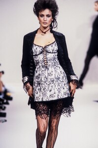 1419709379_LolitaLempicka1994WomenRTW37.thumb.jpg.e02951a28964418de34f84dd663da18d.jpg