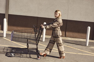 1461840050637_chloe_moretz_instyle_uk_june_2016_1.jpg